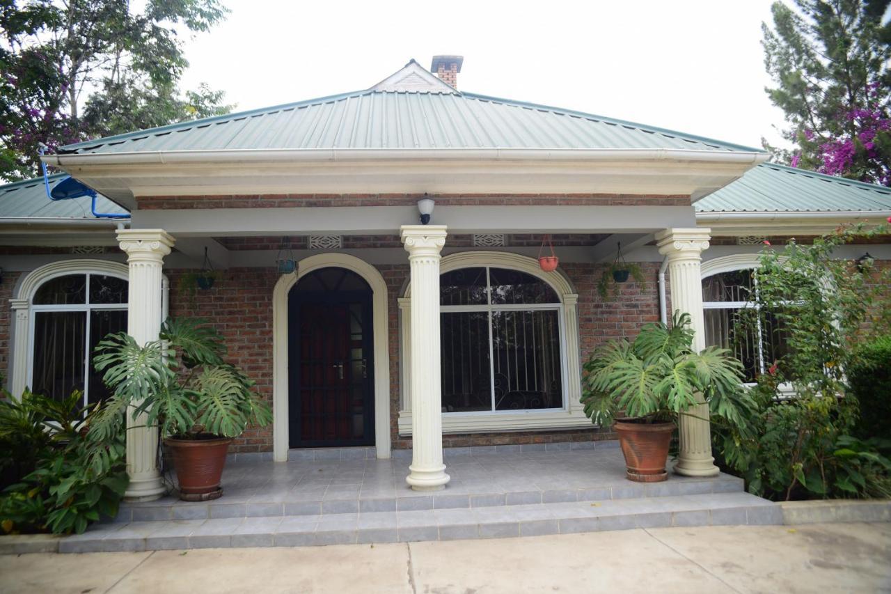 Charming Eco-Homestay Near Kilimanjaro International Airport アルーシャ エクステリア 写真
